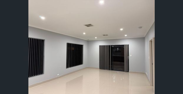 Modern Family Home with Park Views and Premium Finishes ! - Photo 1