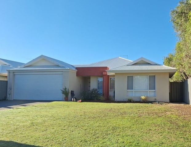 Spacious 4x2 Family Home in Sought-After Coodanup Location - Photo 1