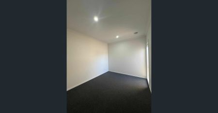 Stunning Family Home in Berwick - Photo 3