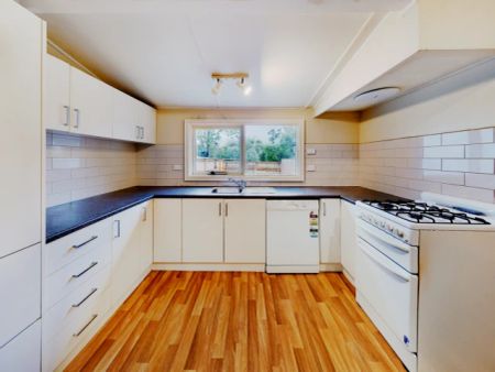 2 Bed, 1 Bath - Photo 4