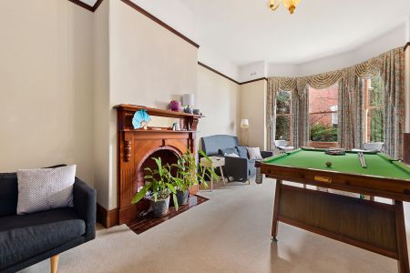 Prestigious Location! - Photo 3