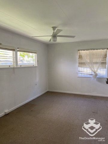 Furnished 1 Bedroom Renovated House for Rent - Close to UQ and Amenities - Photo 2