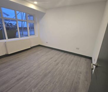 4 bedroom semi-detached house to rent - Photo 2