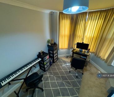 3 bedroom end of terrace house to rent - Photo 4