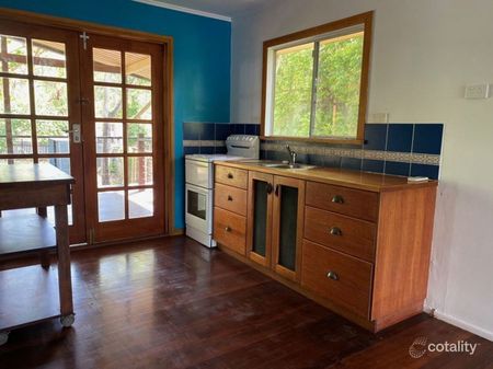 Charming Beach Shack-Style Home in Bucasia - Photo 4