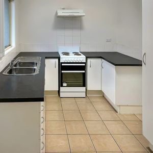 Modern and well presented villa ensures a lifestyle of privacy, comfort and convenience - Photo 3