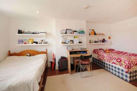 Barking Road, Canning Town, E16 - Photo 3