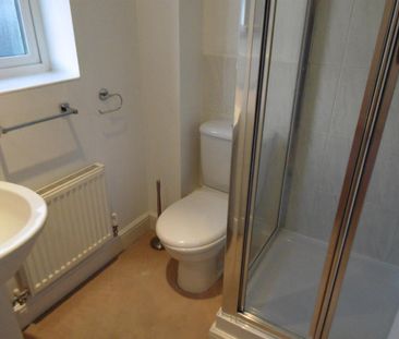 Royal Troon Drive, Wakefield, West Yorkshire - Photo 4