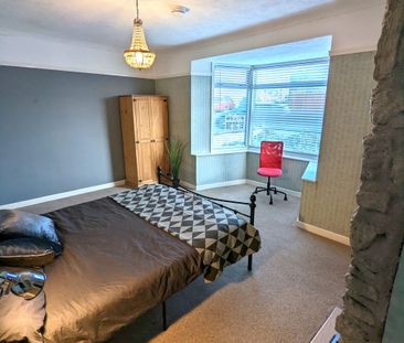 Large Double Room- Easy access to City - Photo 6