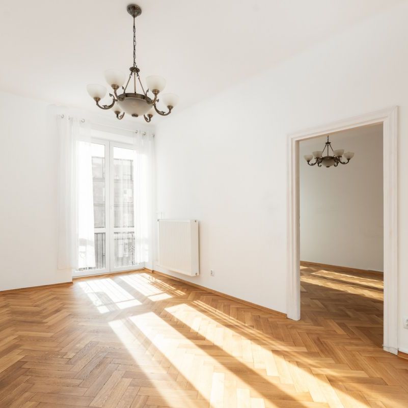 LOKAL PRZY PLACU KONSTYTUCJI i PIĘKNEJ - Zdjęcie 1