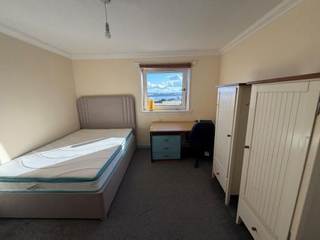 3 bedroom flat to rent - Photo 5