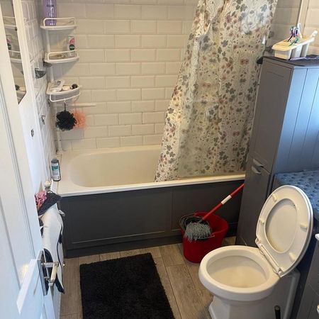 1 bedroom in a house share to rent - Photo 3