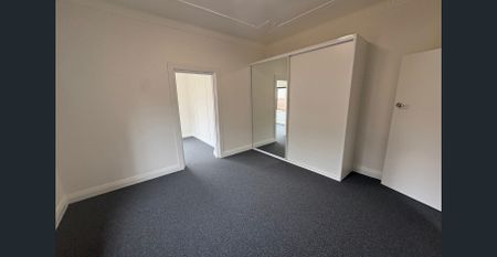 Special 2 Bedroom + Study House in a Premier Location - Photo 3