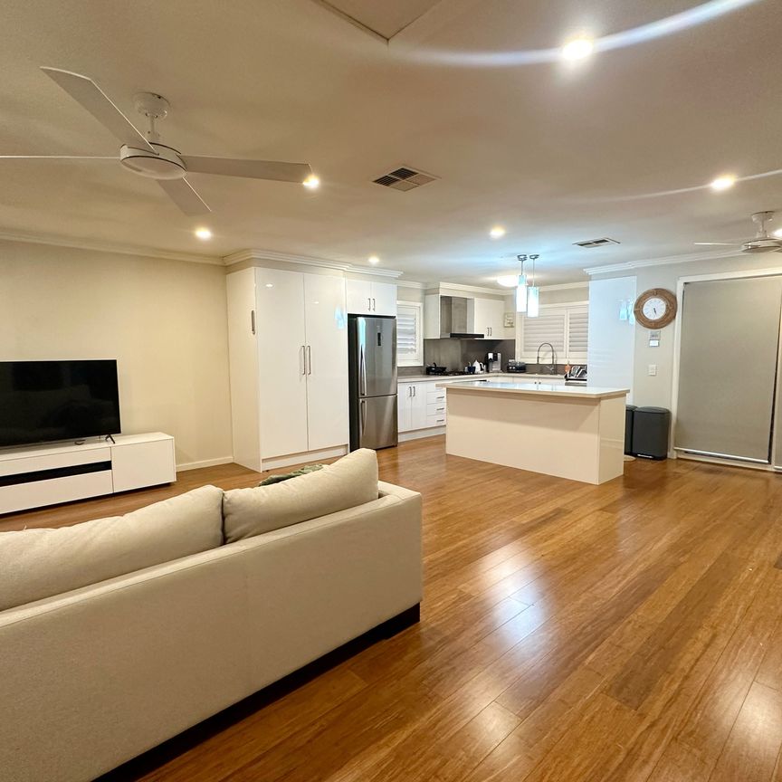 Walking distance to Castle Tower townhouse for rent - Photo 1