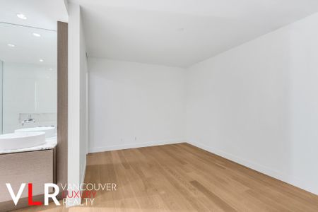 Condo in Downtown Vancouver, BC - Photo 4