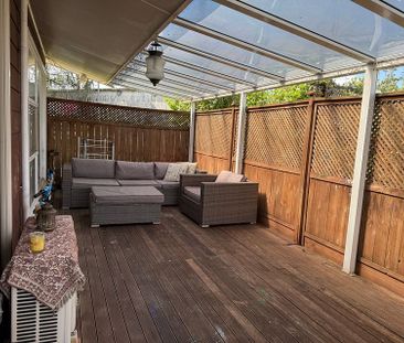 Sunny 2-Bedroom Home with Sea Views - Photo 2