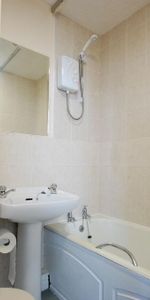 Bedsit to rent - Photo 3