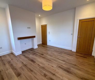 3 bedroom end of terrace house to rent - Photo 2