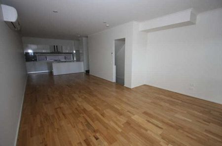 Modern Three Bedroom Home in Craigieburn - Photo 2