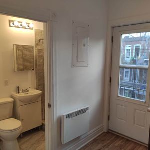 3 ½, 1 Chamb, Petite-Italie, Métro Beabi - Photo 2