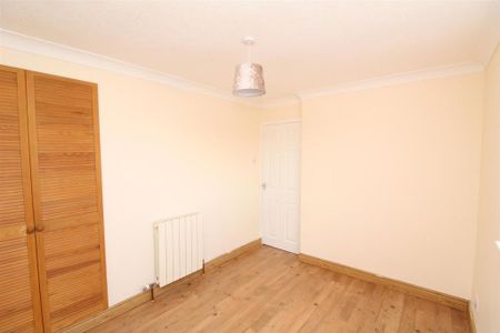 3 bedroom terraced house to rent - Photo 3
