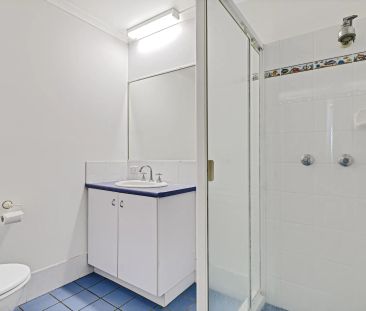 Freshly renovated unit in prestigious Cotton Tree area - Photo 6