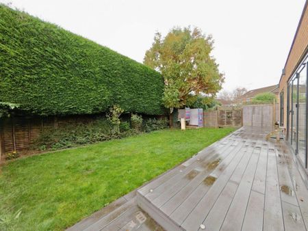 Riding Way, Wokingham, RG41 3AH - Photo 2