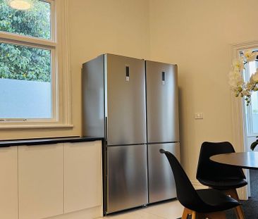 Hotel-Style Room – Renovated & Furnished - Photo 6