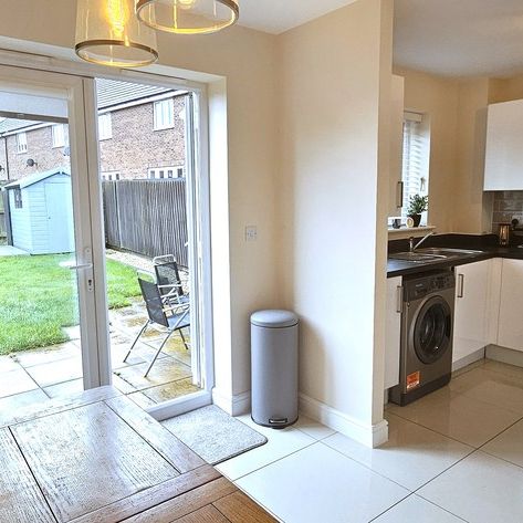 3 bedroom semi-detached to let - Photo 1