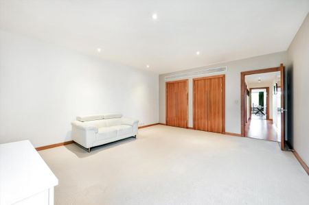 3 bedroom flat to rent - Photo 3