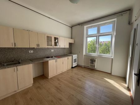 Pronájem bytu 2+1 75 m2 - Fotografie 2