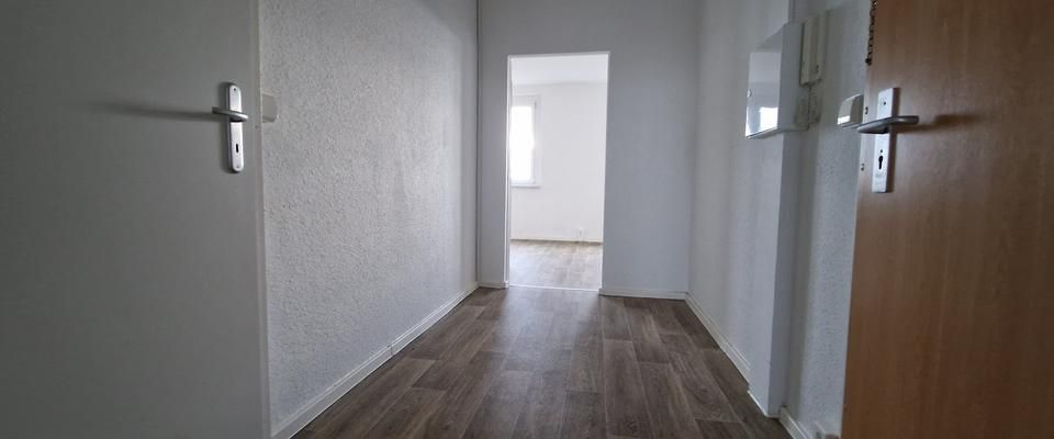 Großzügige Familienwohnung in Renovierung - ab März bezugsfertig ! - Foto 1