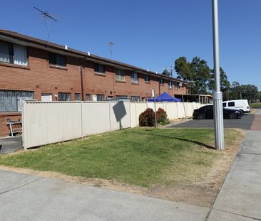 STUNNING RENOVATED TOWNHOUSE – A MUST-SEE! - Photo 2