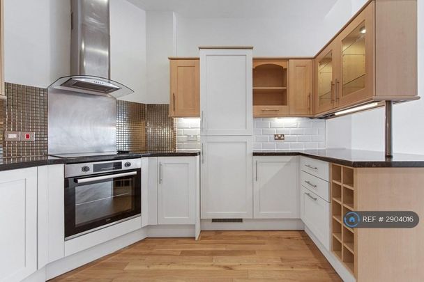 2 bedroom flat to rent - Photo 1