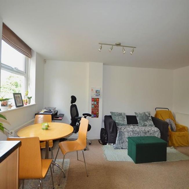 1 Bedroom Apartment To Let - Photo 1
