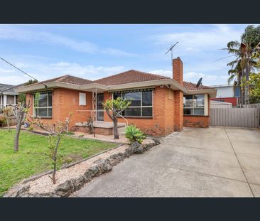 43 Diosma Drive, Glen Waverley, Vic 3150 - Photo 2