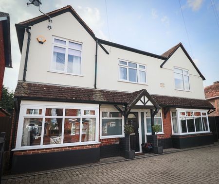 Fleet Road, Farnborough, GU14 9RB - Photo 3