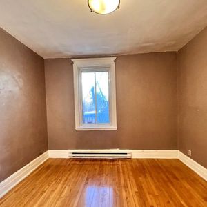 Grand 6½ à NDG (" Village Monkland "), seulement 2 minutes du métro Villa-Maria, " disponible immédiatement " - Photo 2