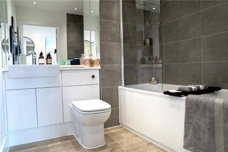 3 bedroom flat to rent - Photo 4