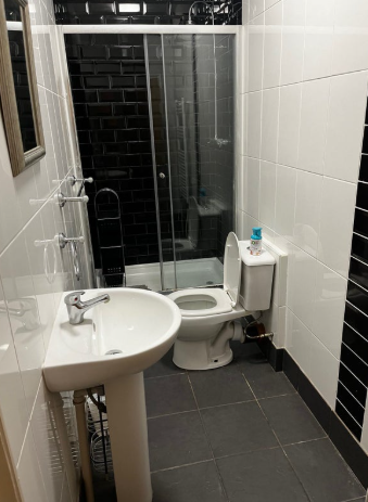 1 bedroom in a house share to rent - Photo 3