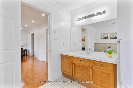 Detached Home For Lease | W9245835 - Photo 5