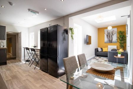 1 bedroom in a house share to rent - Photo 2