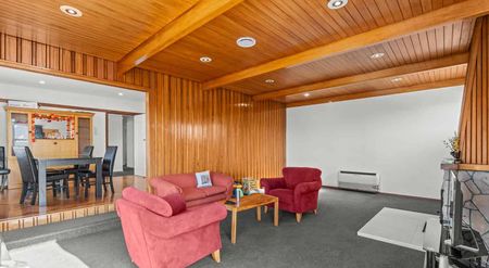 Warm & Spacious 3-Bedroom Family Home - Photo 4