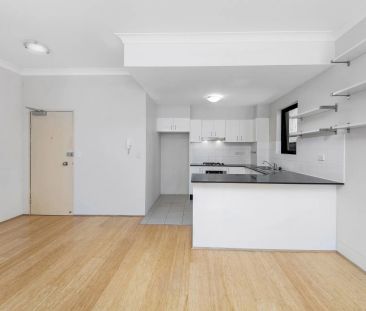 SPACIOUS UNIT LOCATED IN THE HEART OF KOGARAH - Photo 3