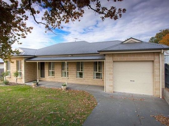 1/77 Brantome Street, Gisborne - Photo 1