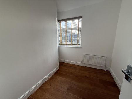 4 bedroom terraced house to rent - Photo 3