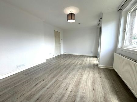 Flat to rent on - Photo 3