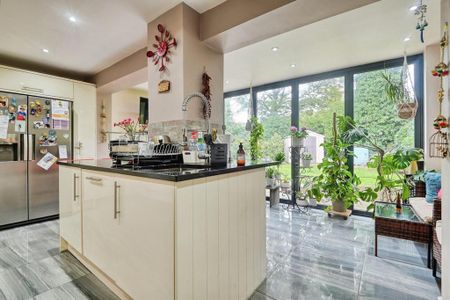 4 bedroom detached house to rent - Photo 4