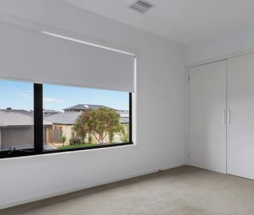 Stylish Two-Bedroom Townhouse - Photo 6