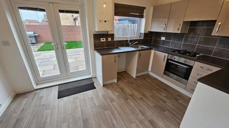3 bed Semi-Detached - To Let - Photo 3